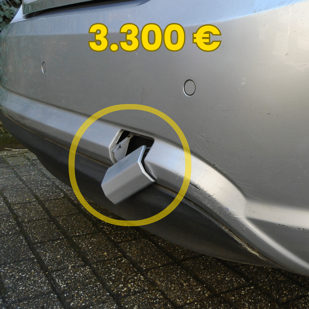 Heckschaden durch Auffahrunfall an einer Mercedes E-Klasse, Schrammen und eingedrückt. Reparaturkosten nach Karpro Unfallgutachten 3300€